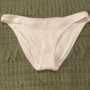 Hollister - white bottoms